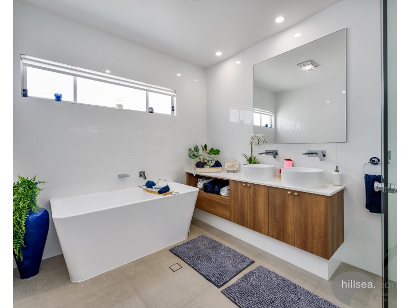 2/46 Vaggelas Crescent, Biggera Waters QLD 4216