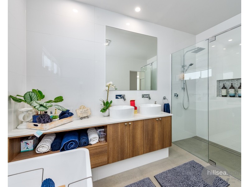 2/46 Vaggelas Crescent, Biggera Waters QLD 4216