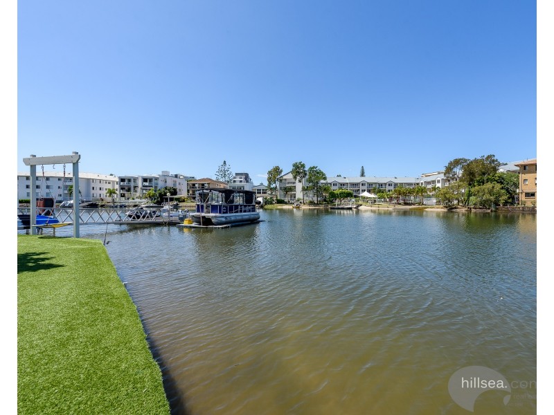 2/46 Vaggelas Crescent, Biggera Waters QLD 4216