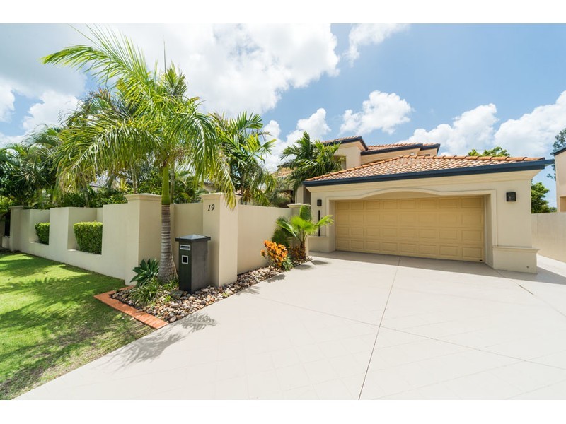 19 Tranquility Circuit, Helensvale QLD 4212