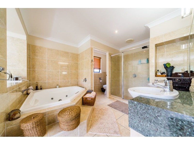19 Tranquility Circuit, Helensvale QLD 4212