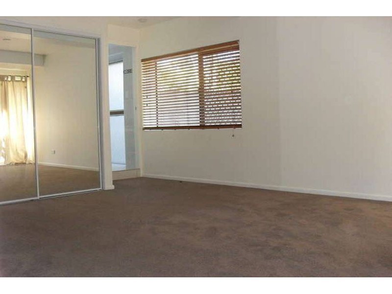 1 Clifton Street, Biggera Waters QLD 4216