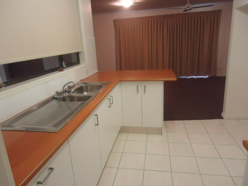 2/215 Central Street, Labrador QLD 4215