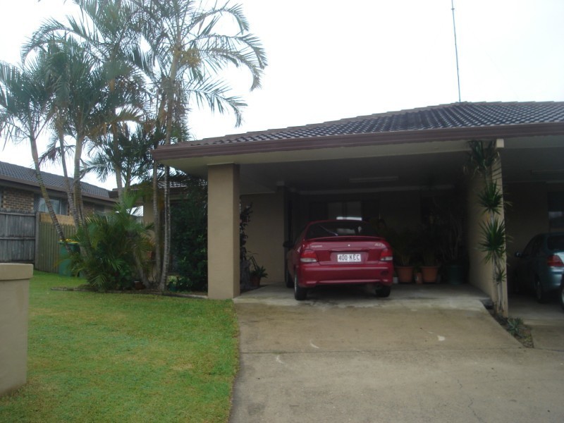 2/215 Central Street, Labrador QLD 4215