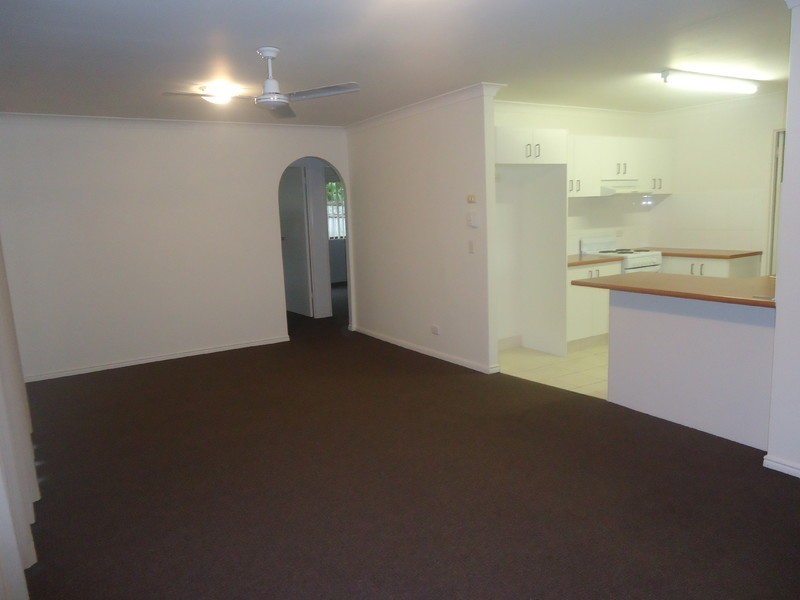 2/215 Central Street, Labrador QLD 4215