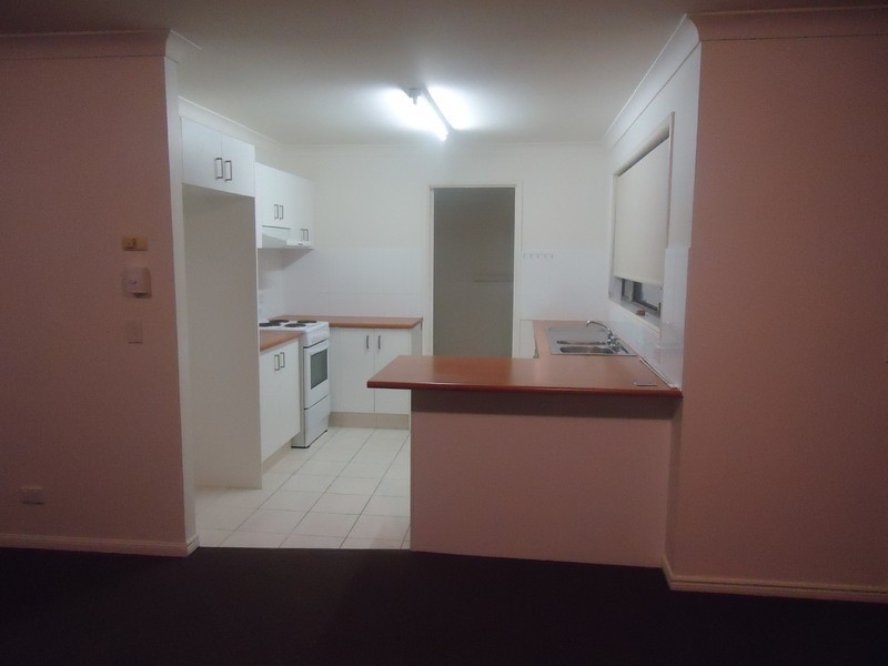 2/215 Central Street, Labrador QLD 4215