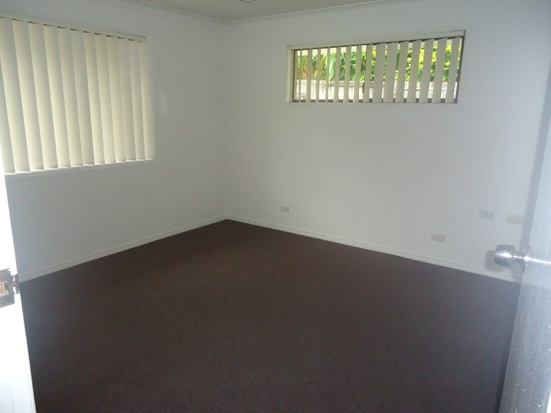 2/215 Central Street, Labrador QLD 4215