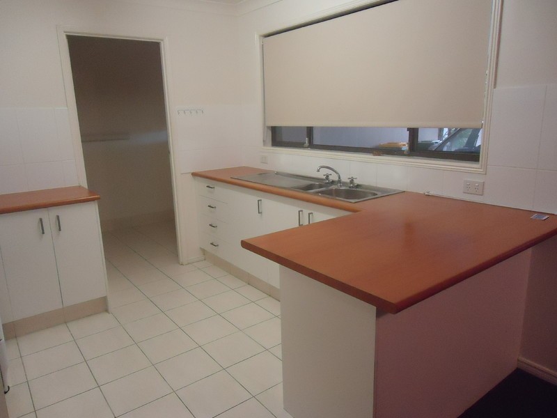 2/215 Central Street, Labrador QLD 4215