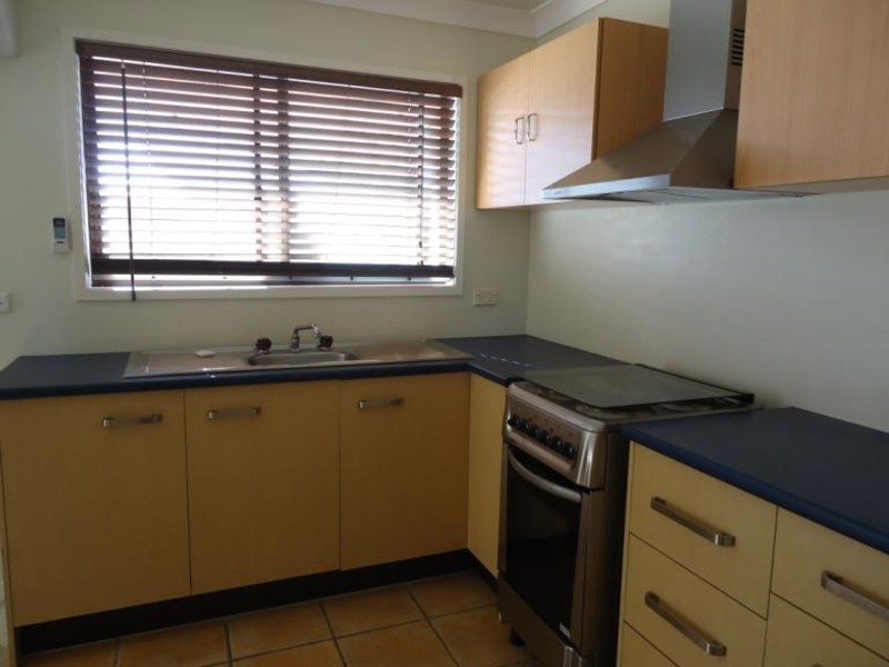 2/43 Errol Avenue, Paradise Point QLD 4216