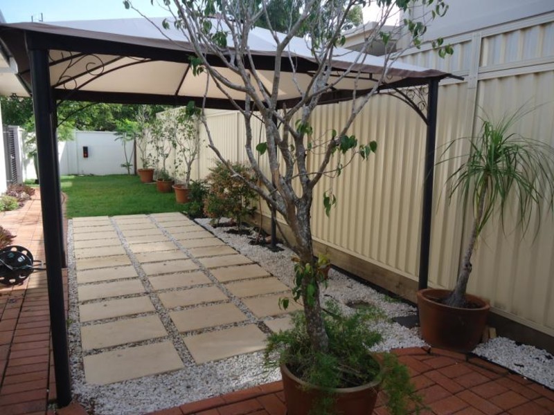 2/43 Errol Avenue, Paradise Point QLD 4216