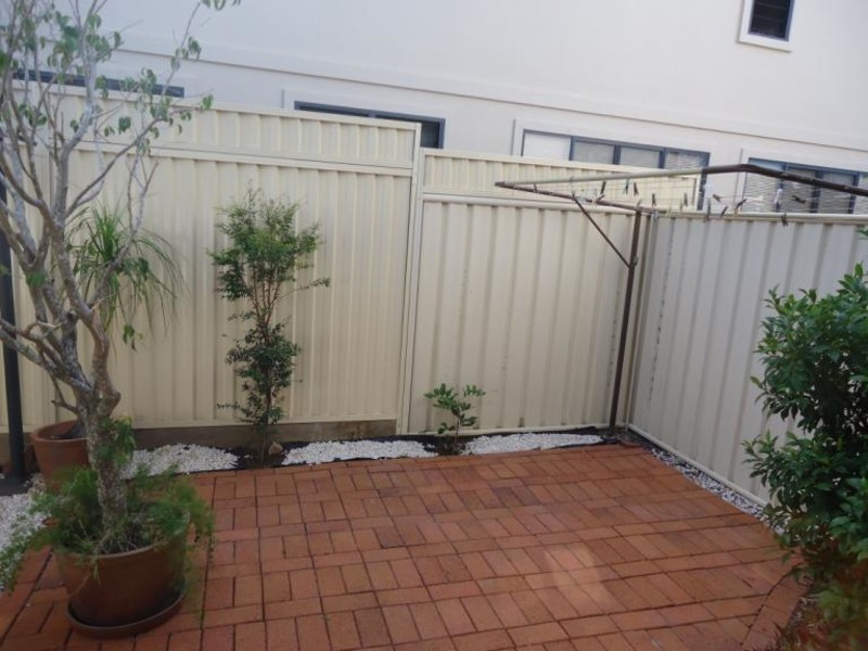 2/43 Errol Avenue, Paradise Point QLD 4216