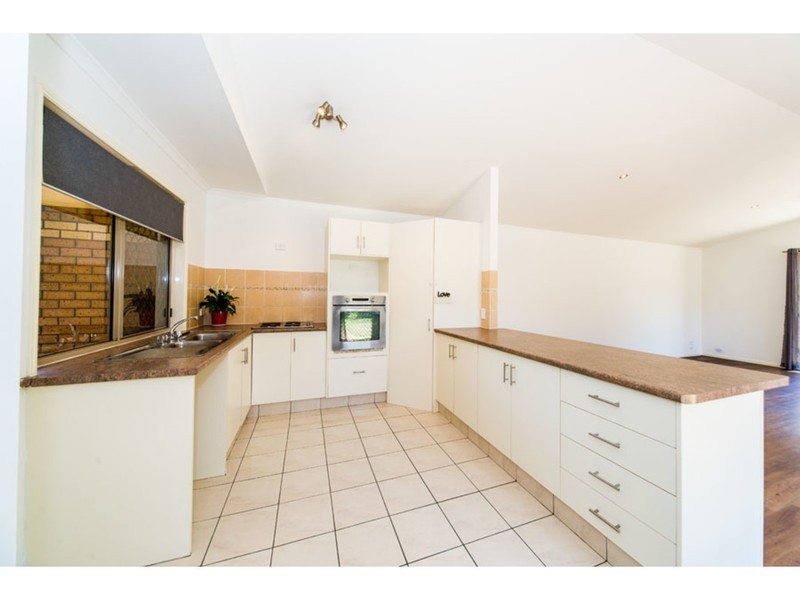 16 Strathalbyn Court, Parkwood QLD 4214