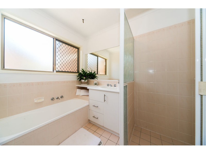 16 Strathalbyn Court, Parkwood QLD 4214