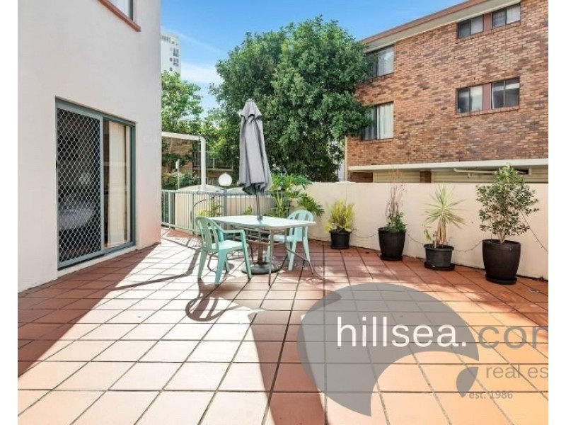 6/7-9 Robert Street, Labrador QLD 4215