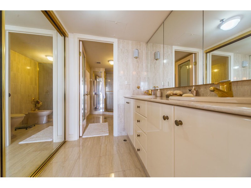 31/19 Oatland Esplanade, Runaway Bay QLD 4216