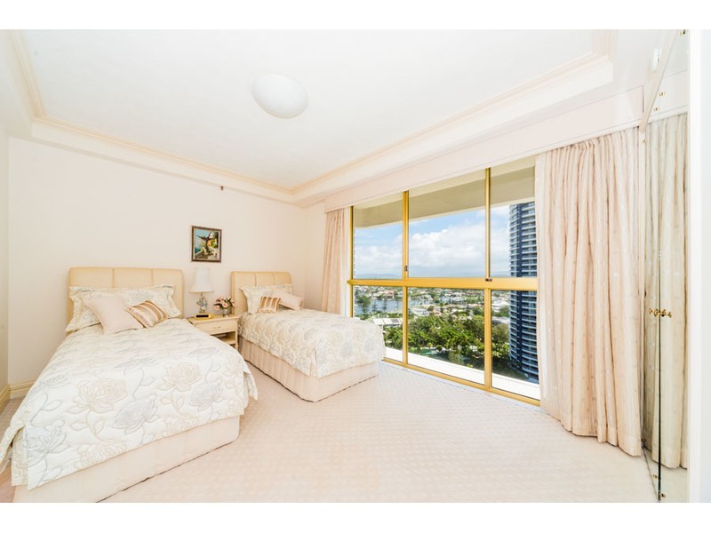 31/19 Oatland Esplanade, Runaway Bay QLD 4216