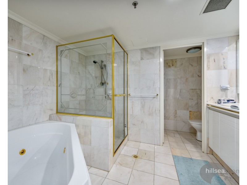6D/5 Bayview Street, Runaway Bay QLD 4216