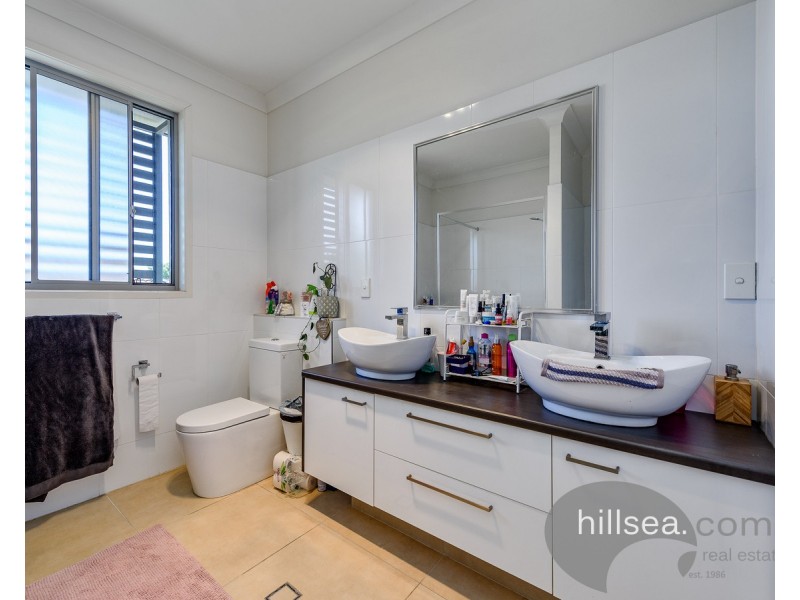 2/9 McWilliam Close, Labrador QLD 4215