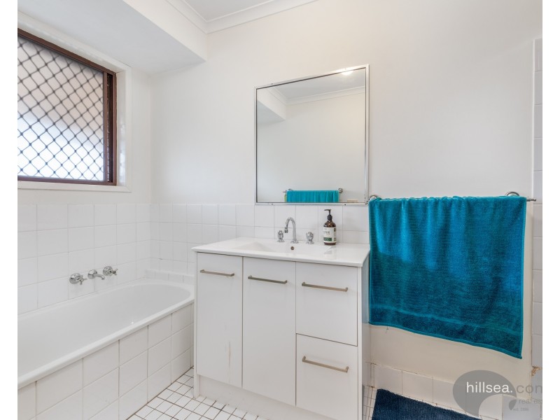 1/3 Morinda Way, Labrador QLD 4215