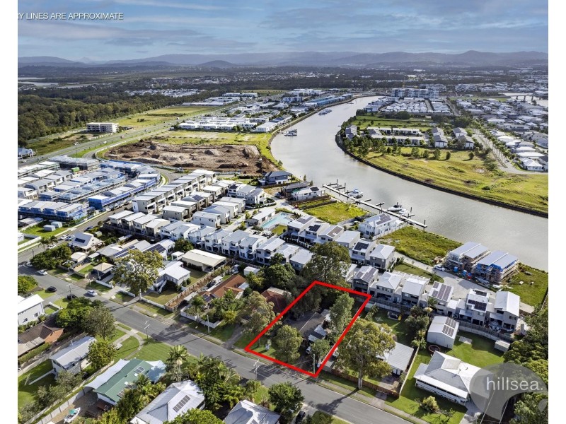 43 Crescent Avenue, Hope Island QLD 4212