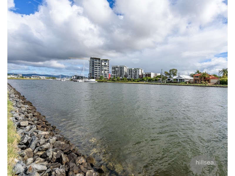43 Crescent Avenue, Hope Island QLD 4212
