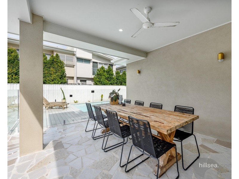 10 Waters Close, Hope Island QLD 4212