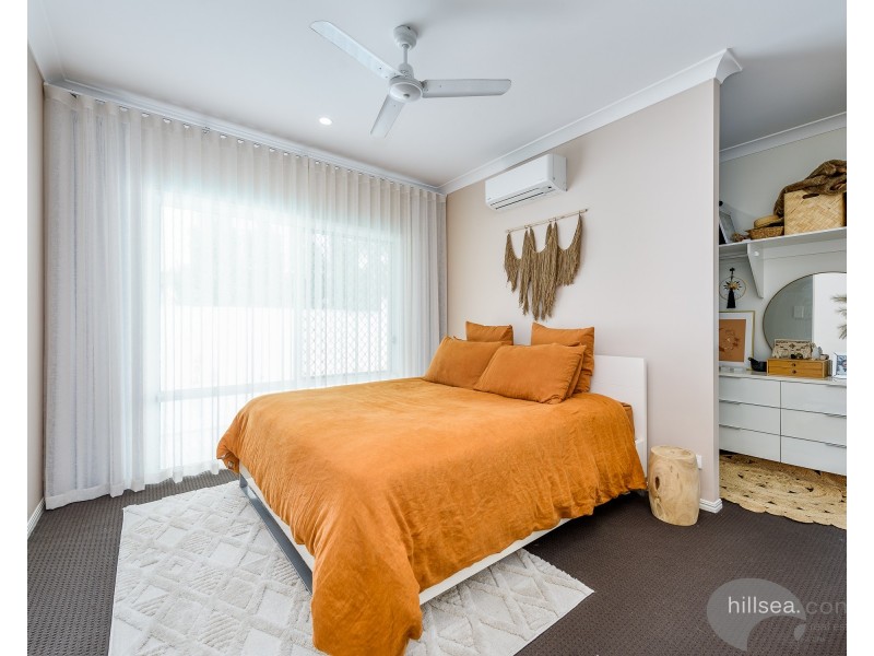 10 Waters Close, Hope Island QLD 4212