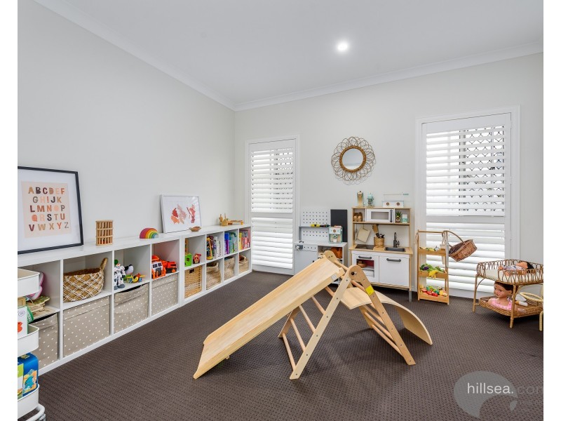 10 Waters Close, Hope Island QLD 4212