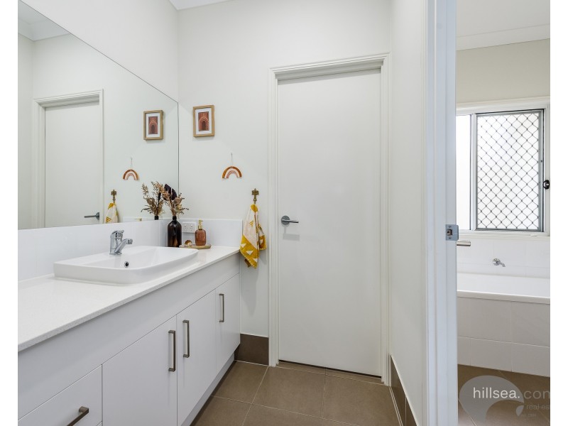 10 Waters Close, Hope Island QLD 4212