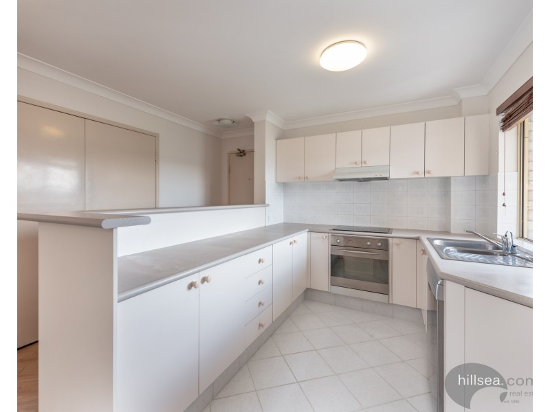 9/9 Errol Avenue, Paradise Point QLD 4216