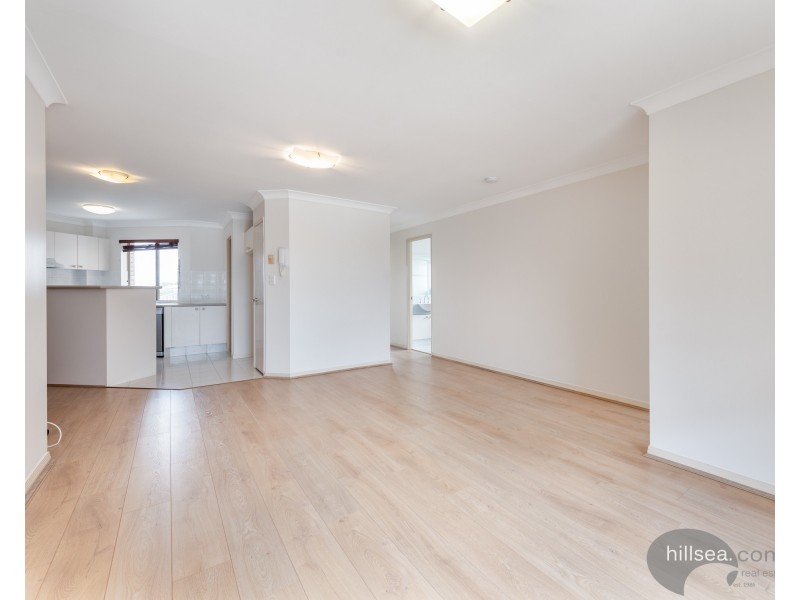 9/9 Errol Avenue, Paradise Point QLD 4216