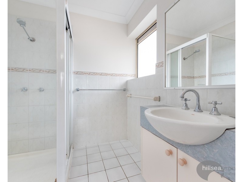 9/9 Errol Avenue, Paradise Point QLD 4216