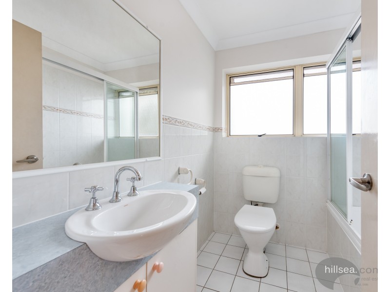 9/9 Errol Avenue, Paradise Point QLD 4216