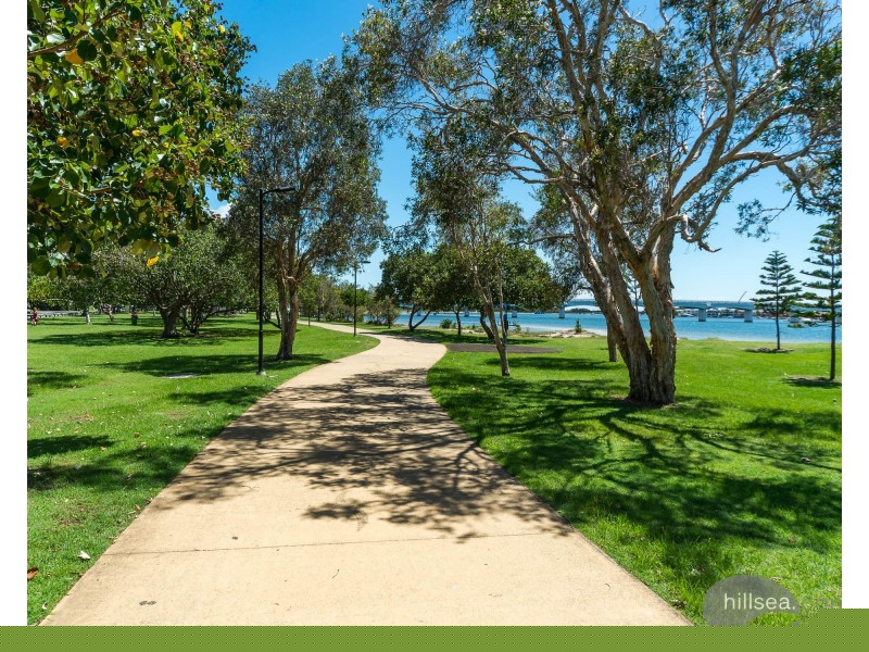9/9 Errol Avenue, Paradise Point QLD 4216