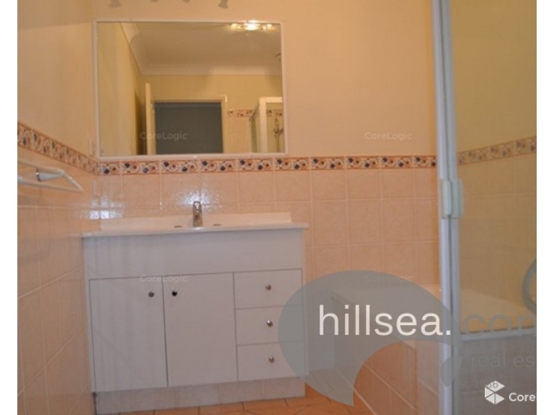 2/13 Jacqueline Avenue, Labrador QLD 4215