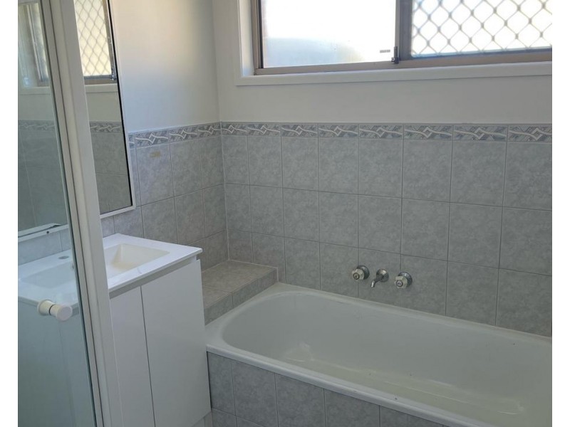 2/3 Hepburn Court, Oxenford QLD 4210