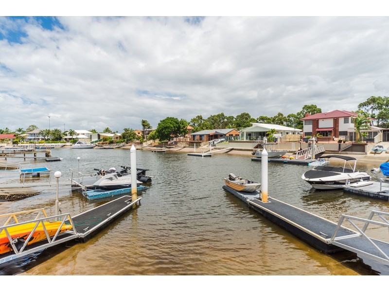 9 Erave Avenue, Runaway Bay QLD 4216