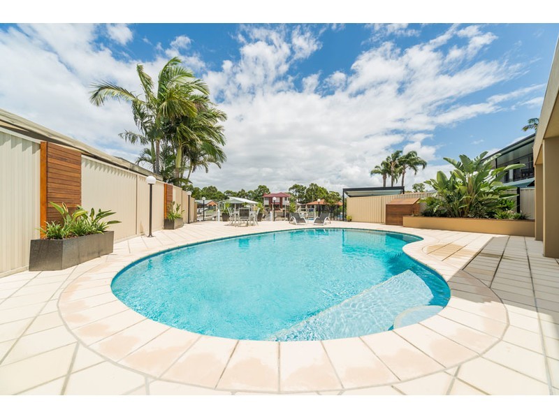 9 Erave Avenue, Runaway Bay QLD 4216