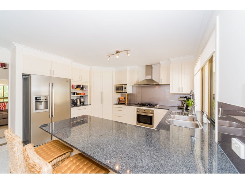 9 Erave Avenue, Runaway Bay QLD 4216