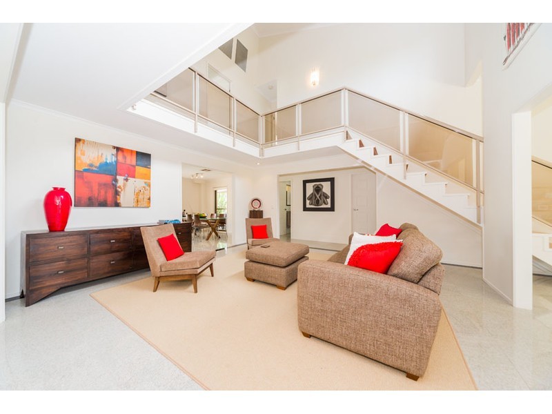 9 Erave Avenue, Runaway Bay QLD 4216