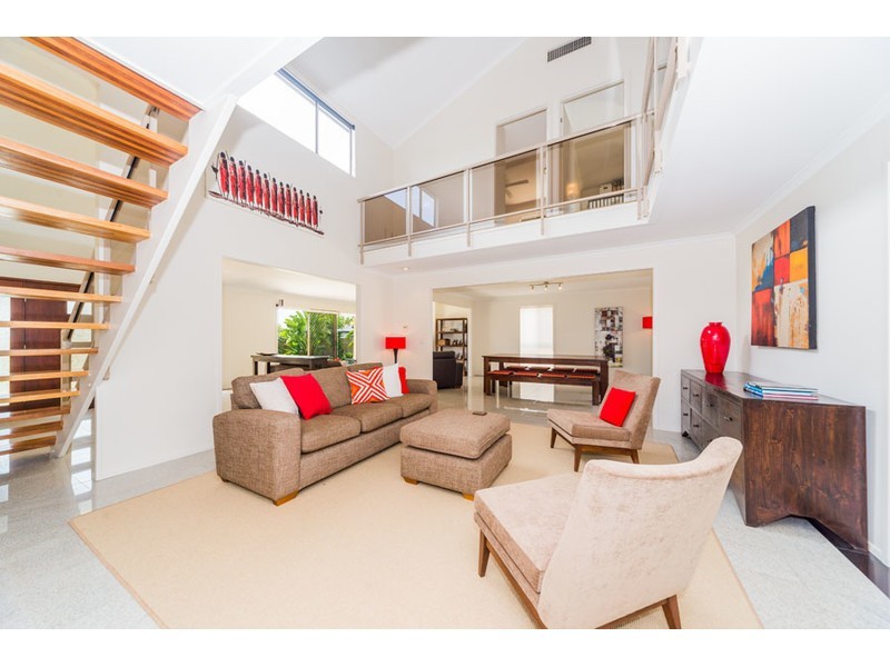 9 Erave Avenue, Runaway Bay QLD 4216