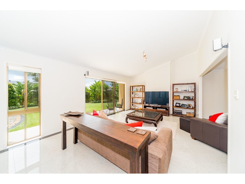 9 Erave Avenue, Runaway Bay QLD 4216