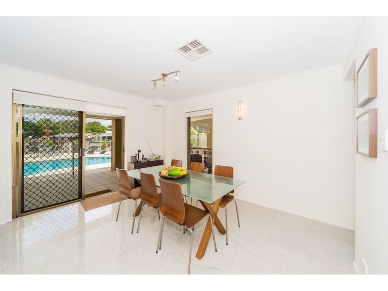 9 Erave Avenue, Runaway Bay QLD 4216