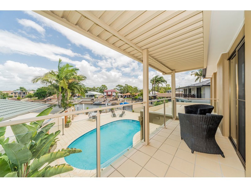 9 Erave Avenue, Runaway Bay QLD 4216