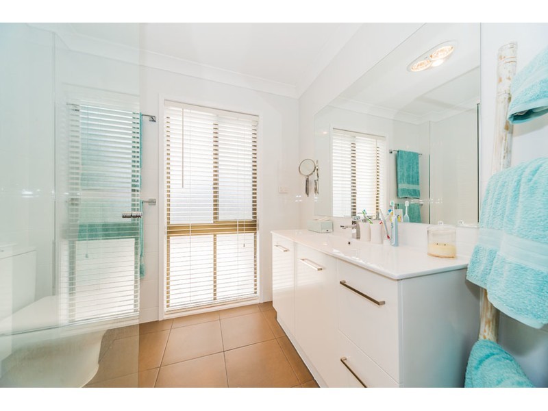 9 Erave Avenue, Runaway Bay QLD 4216