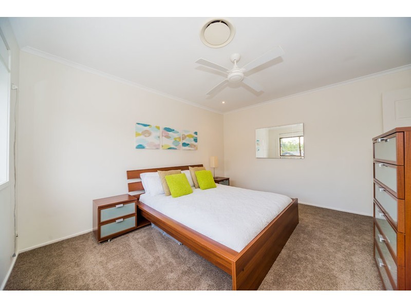 9 Erave Avenue, Runaway Bay QLD 4216