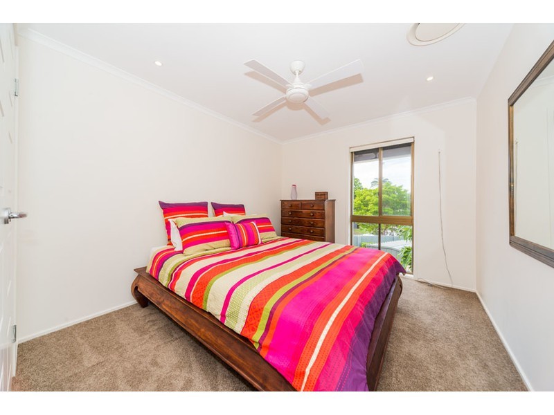 9 Erave Avenue, Runaway Bay QLD 4216