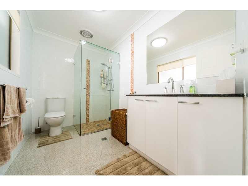 9 Erave Avenue, Runaway Bay QLD 4216