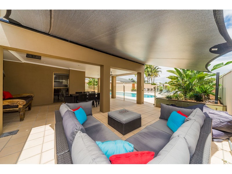 9 Erave Avenue, Runaway Bay QLD 4216