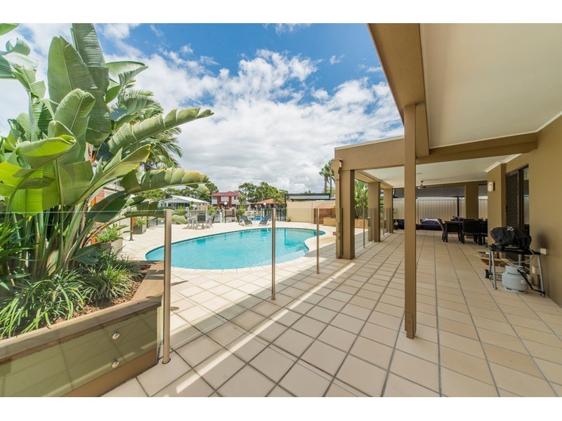 9 Erave Avenue, Runaway Bay QLD 4216